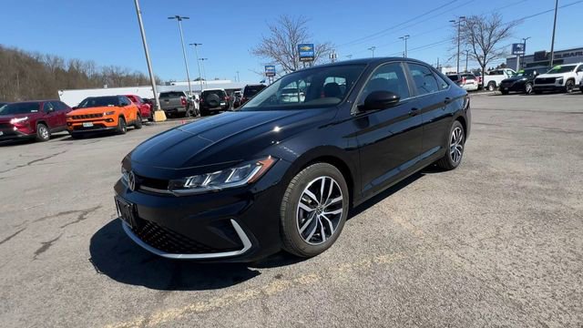 Used 2025 Volkswagen Jetta SE image 4