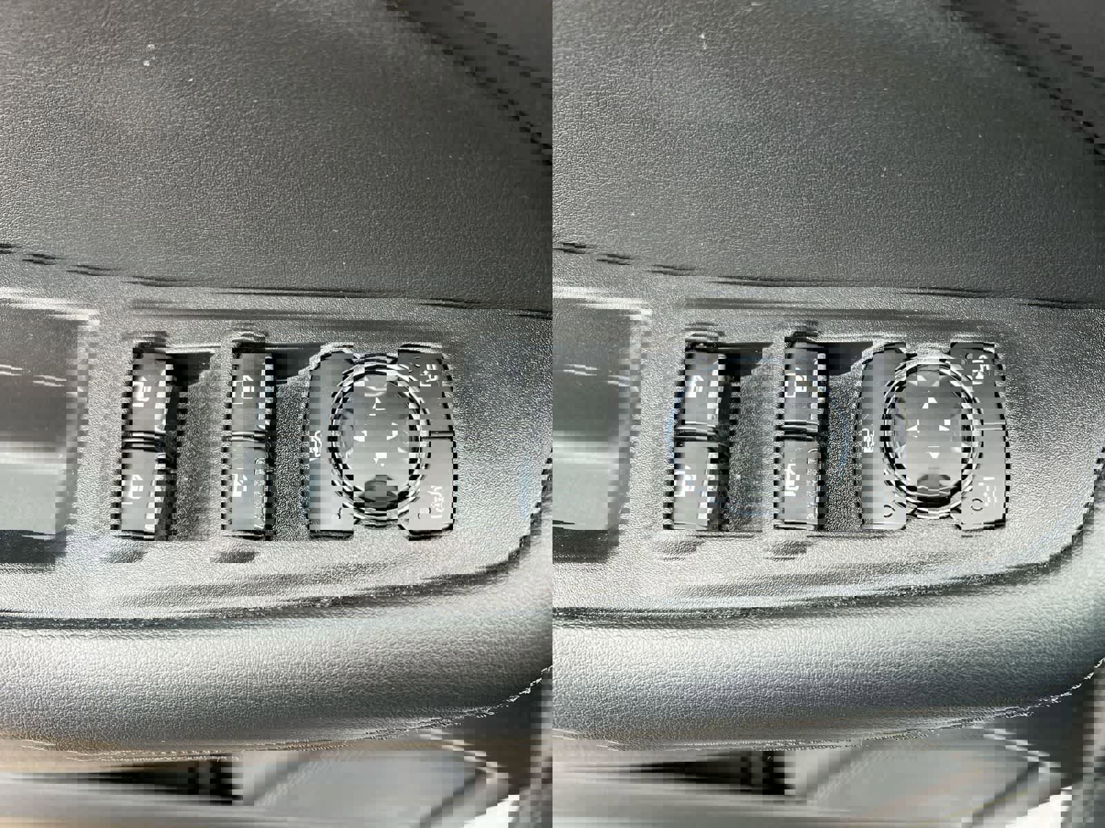 Used 2024 Ford Edge SEL w/ Convenience Package image 17