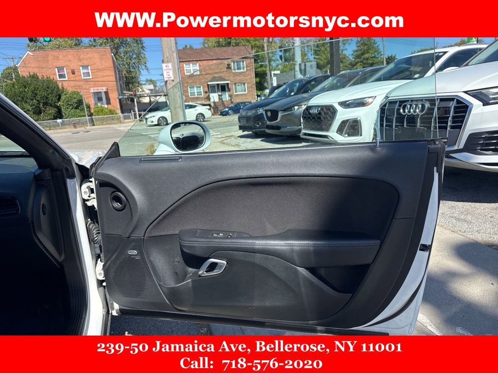 Used 2023 Dodge Challenger SXT image 12
