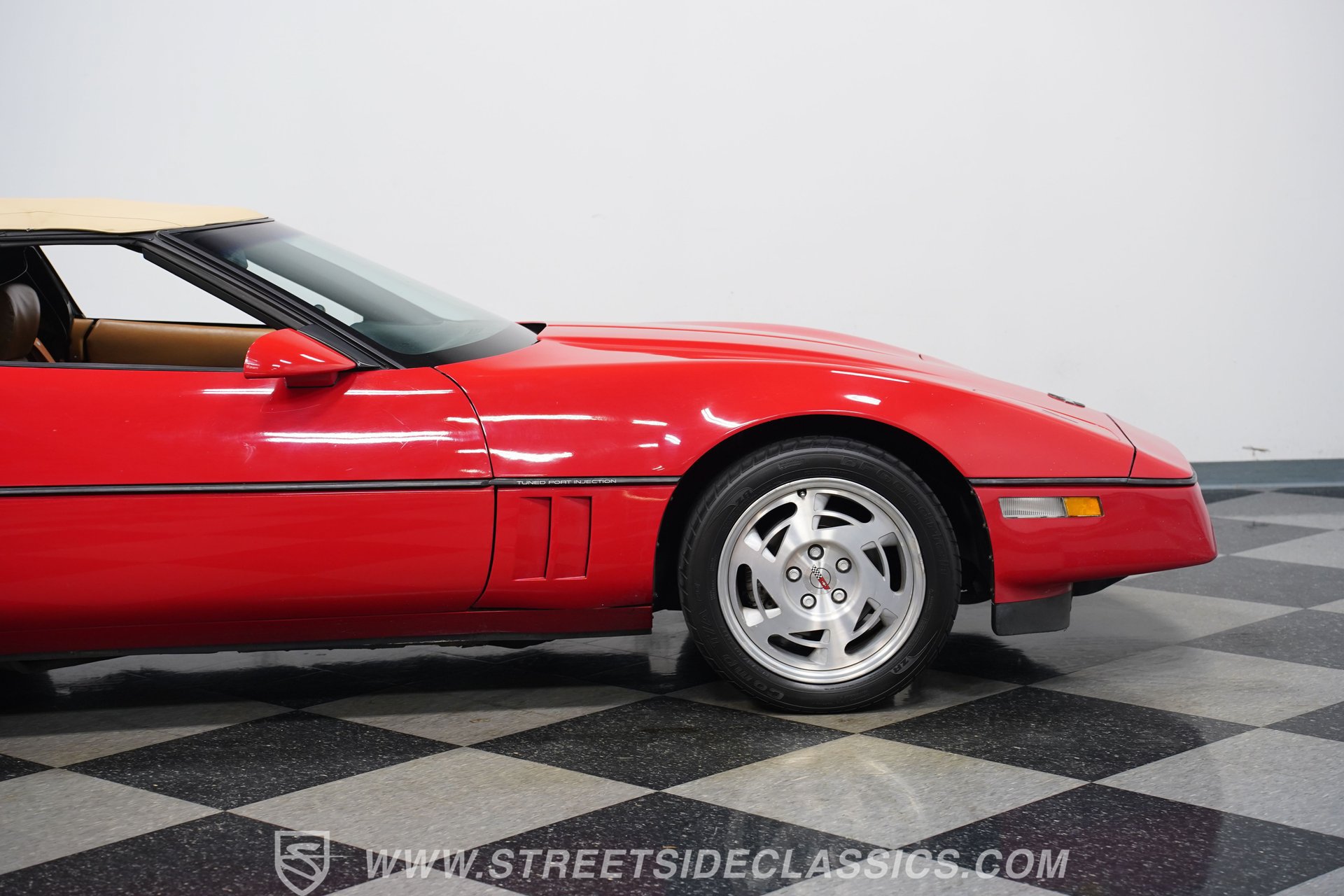 Used 1990 Chevrolet Corvette Convertible RWD image 31
