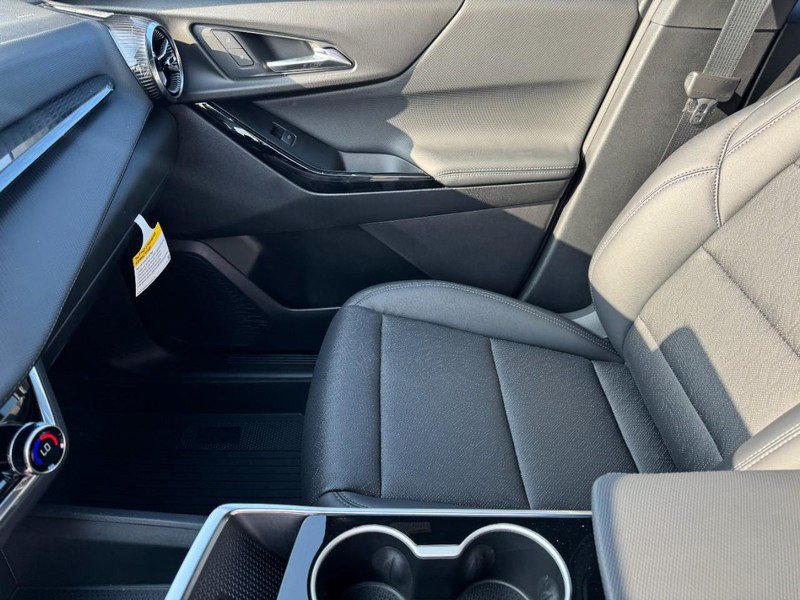New 2026 Chevrolet Equinox LT w/ Convenience Package II AWD/4WD image 8