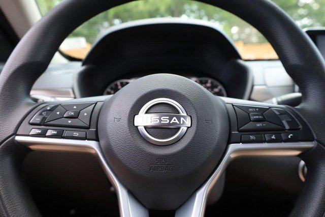 Certified 2025 Nissan Altima 2.5 SV FWD image 9