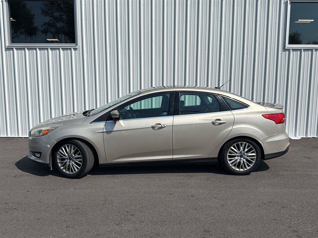 Used 2017 Ford Focus Titanium FWD image 6