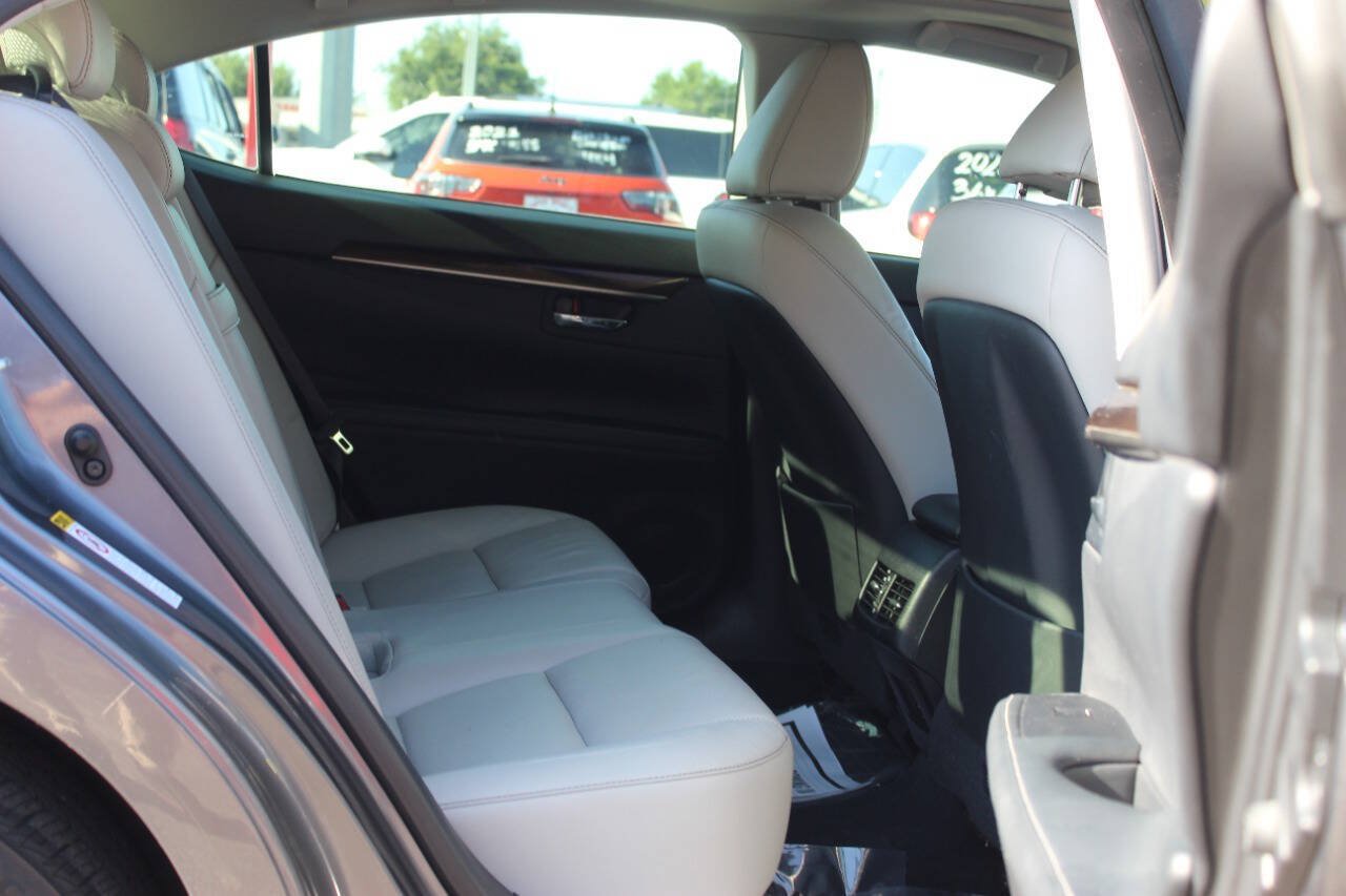 Used 2014 Lexus ES 350 w/ Luxury Package FWD image 11