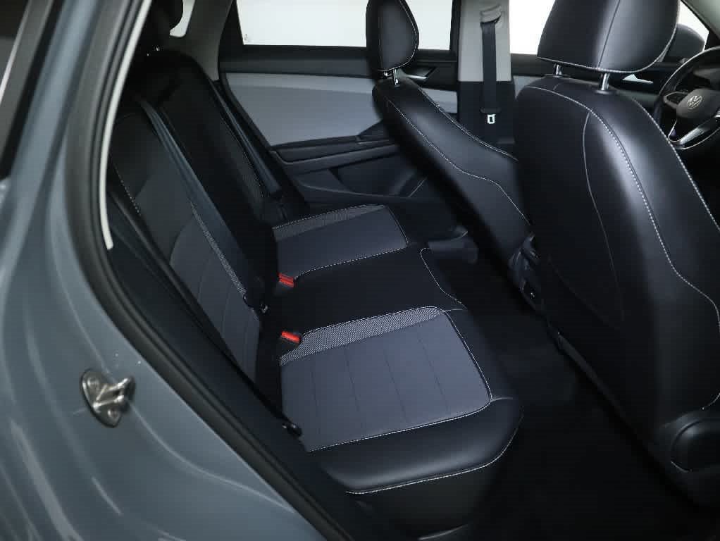Certified 2023 Volkswagen Taos SE w/ Panoramic Sunroof Package AWD/4WD image 32