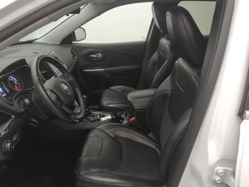 Used 2019 Jeep Cherokee Latitude Plus FWD image 17