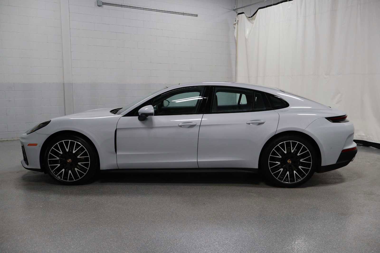 Certified 2025 Porsche Panamera 4 AWD/4WD image 2