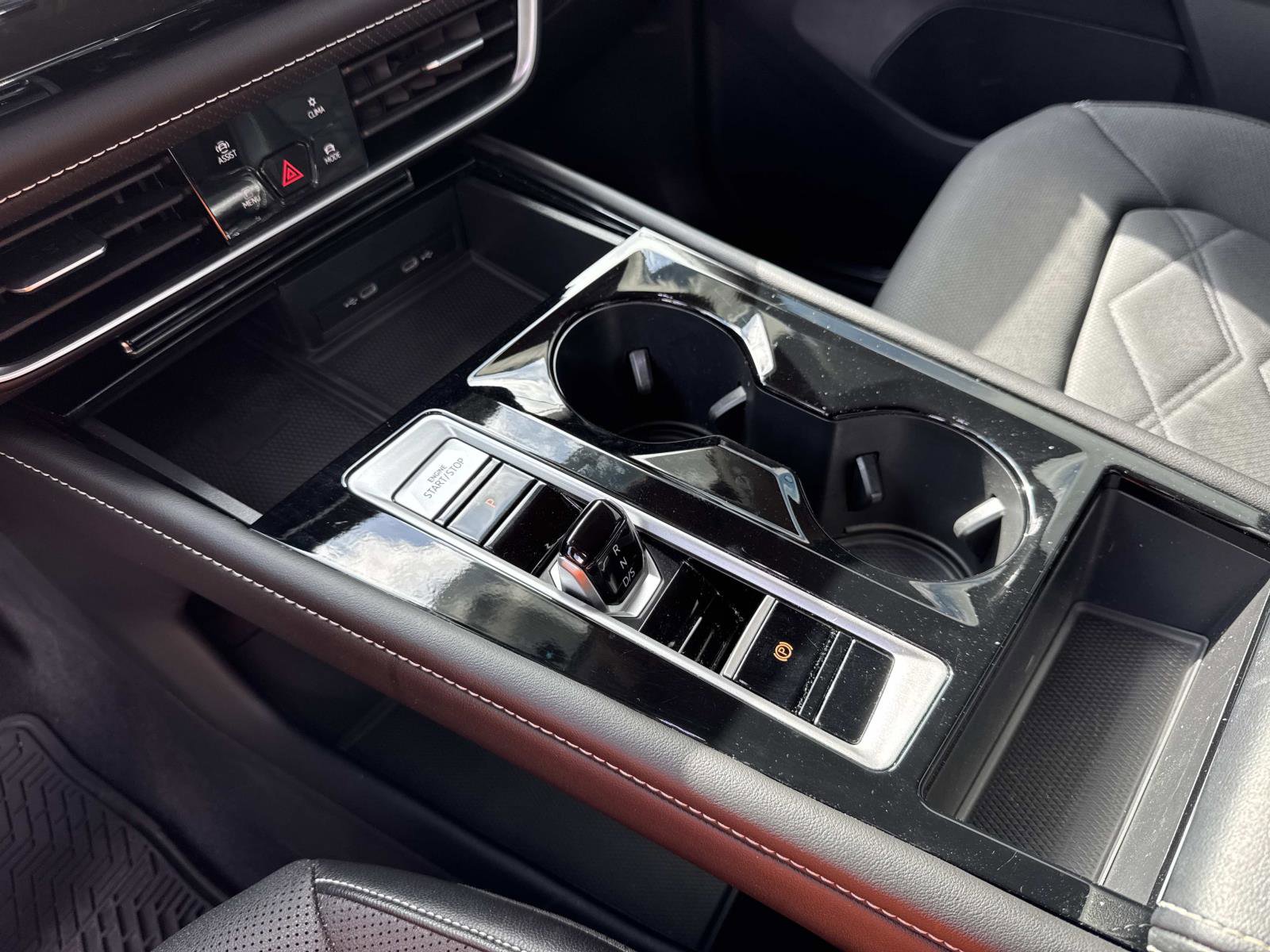 Used 2024 Volkswagen Atlas SE image 25