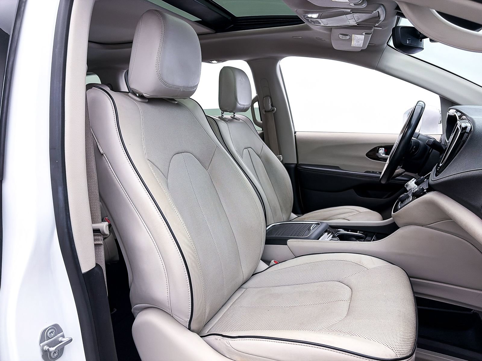 Used 2021 Chrysler Pacifica Limited w/ Premium & Safety Sphere Group image 36