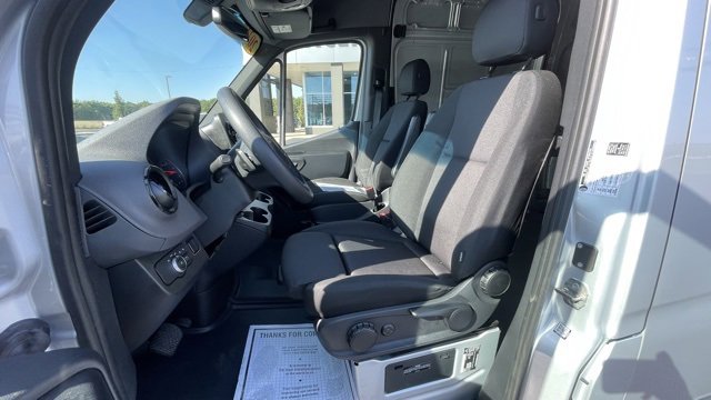 Used 2024 Mercedes-Benz Sprinter 2500 image 12