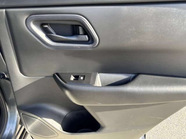Used 2024 Nissan Rogue S AWD/4WD image 29