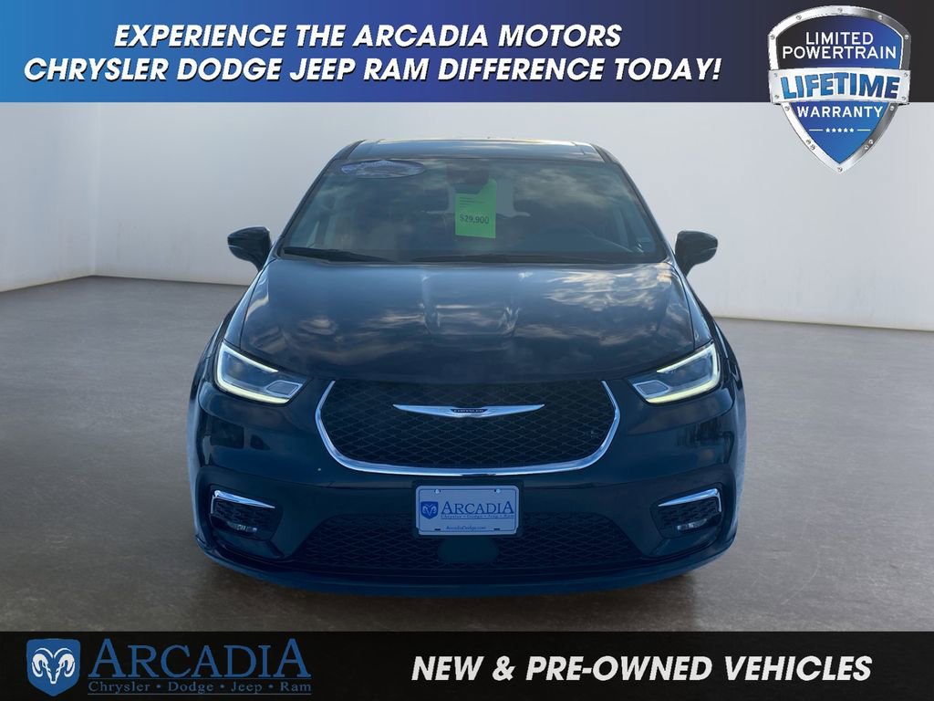 Used 2024 Chrysler Pacifica Touring-L image 8