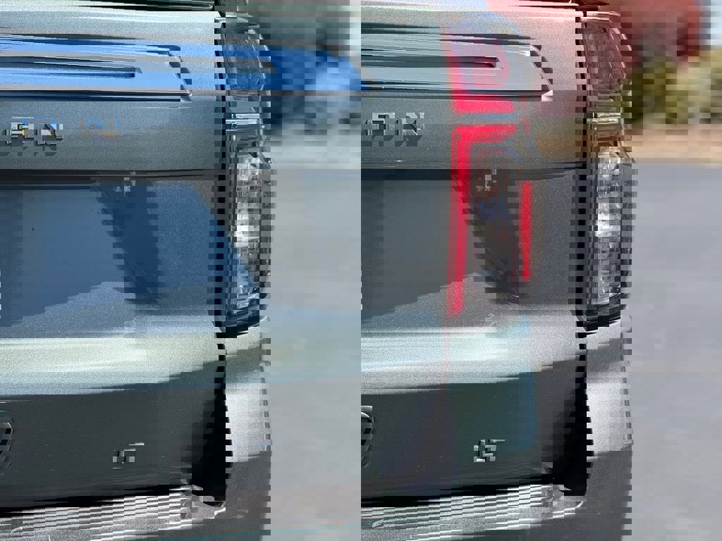 Used 2024 Chevrolet Suburban LT image 14