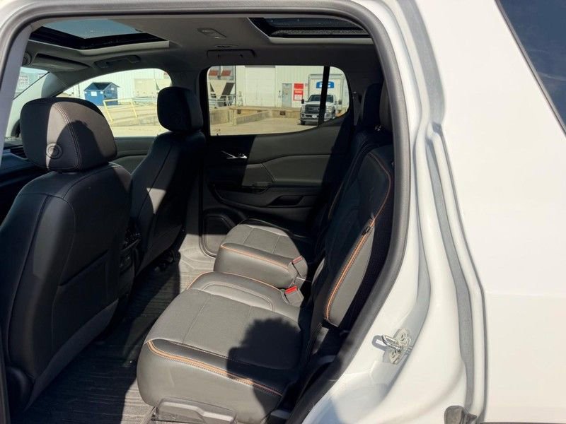 Used 2023 GMC Acadia AT4 w/ Technology Package AWD/4WD image 9