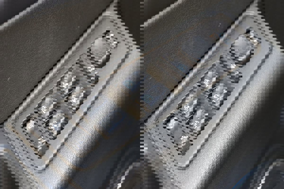 Used 2005 HUMMER H2 SUT w/ Preferred Equipment Group image 49