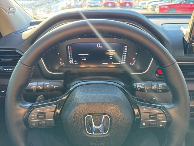 Used 2025 Honda Pilot Elite image 18