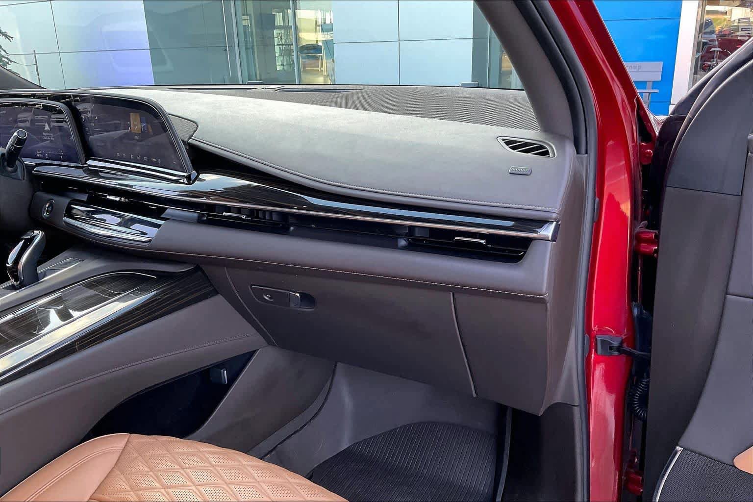 Used 2023 Cadillac Escalade Premium Luxury w/ Performance Package AWD/4WD image 17