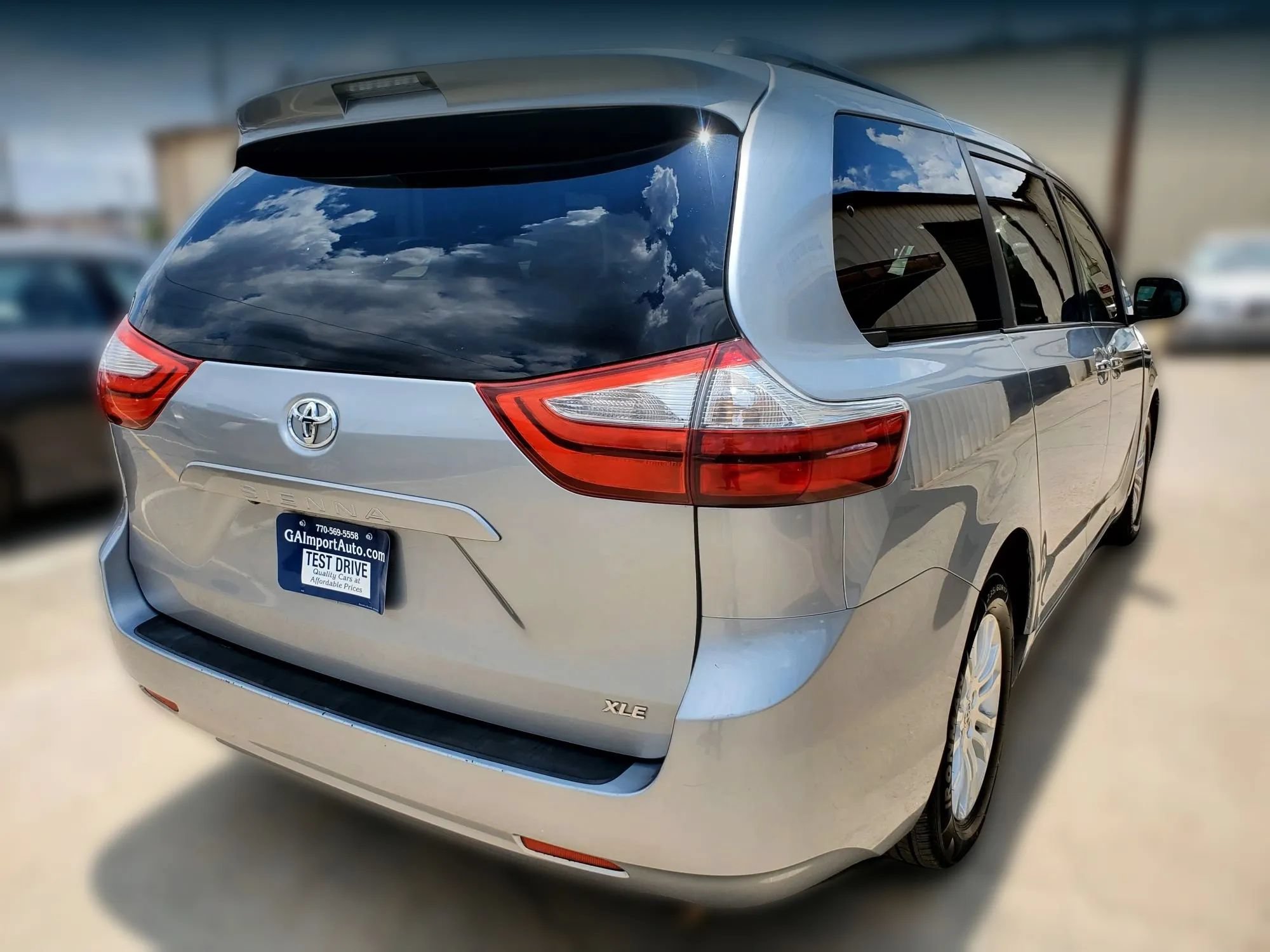 Used 2015 Toyota Sienna XLE FWD image 17