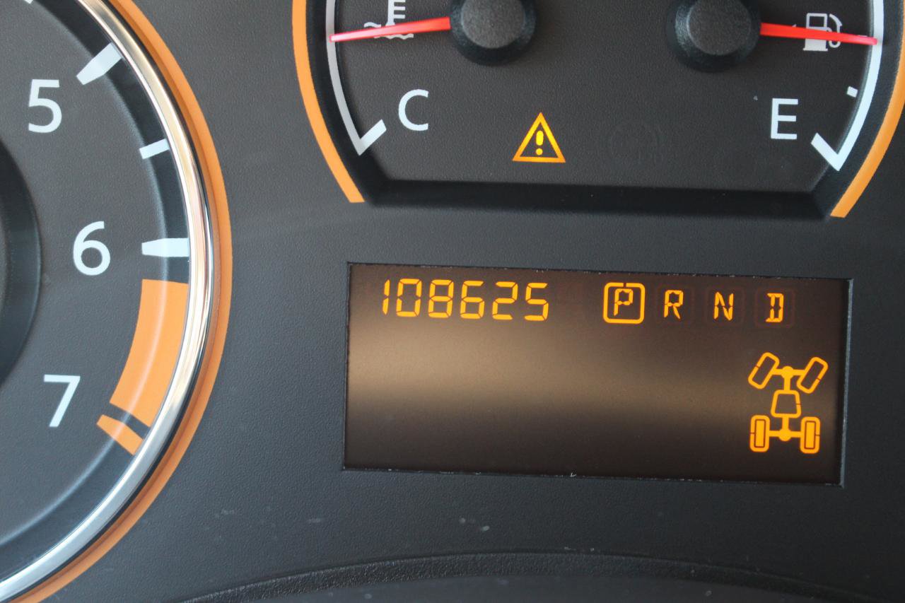 Used 2011 Nissan Armada Platinum w/ 2nd Row Captain Seat Pkg image 22