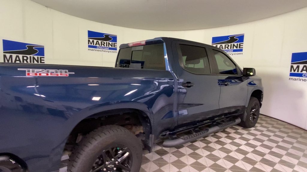 Used 2021 Chevrolet Silverado 1500 LT Trail Boss w/ Convenience Package II AWD/4WD image 2