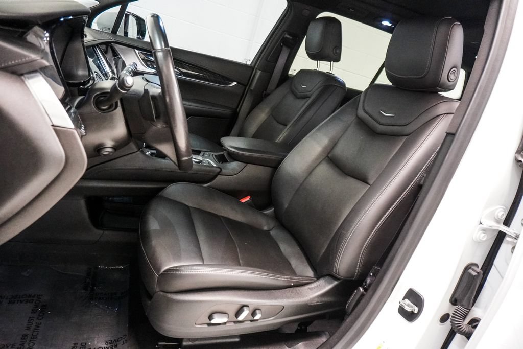 Used 2022 Cadillac XT6 Premium Luxury w/ Technology Package FWD image 6