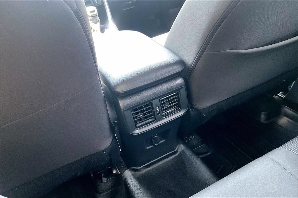 Used 2024 Toyota RAV4 LE AWD/4WD image 32
