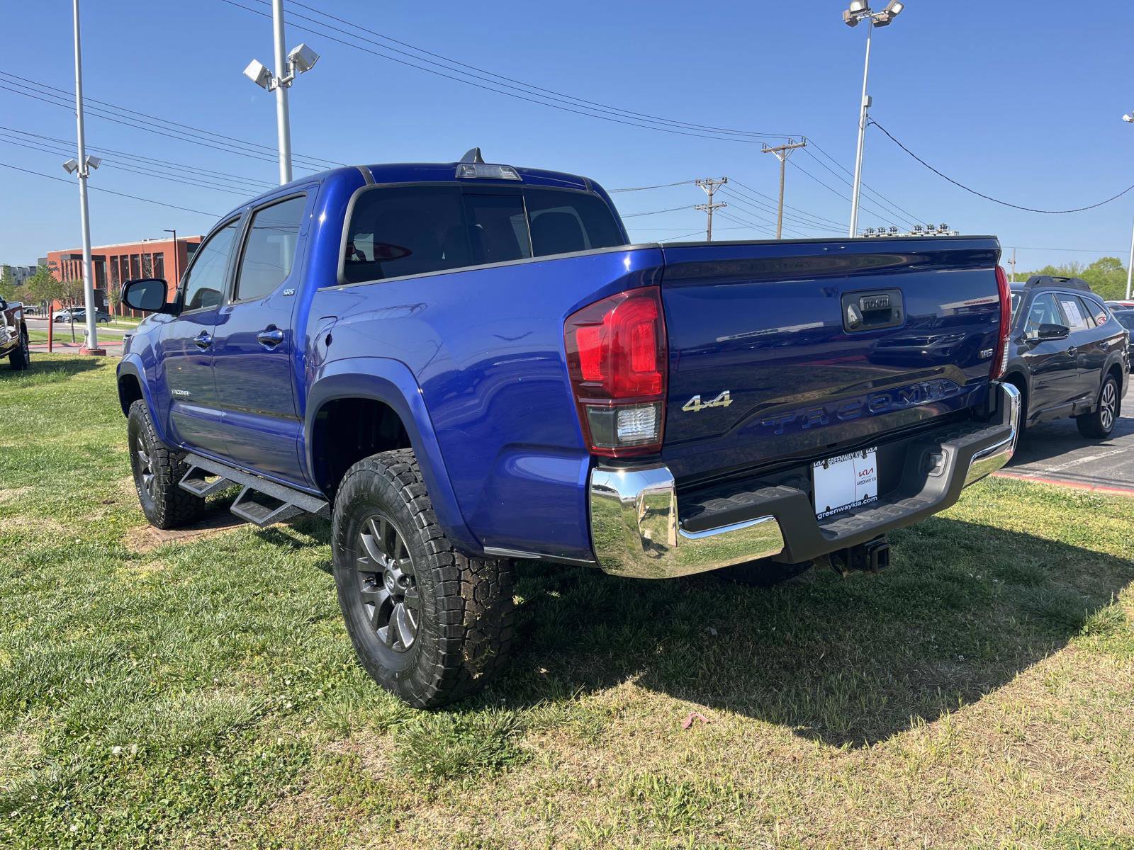 Used 2022 Toyota Tacoma SR5 AWD/4WD image 5