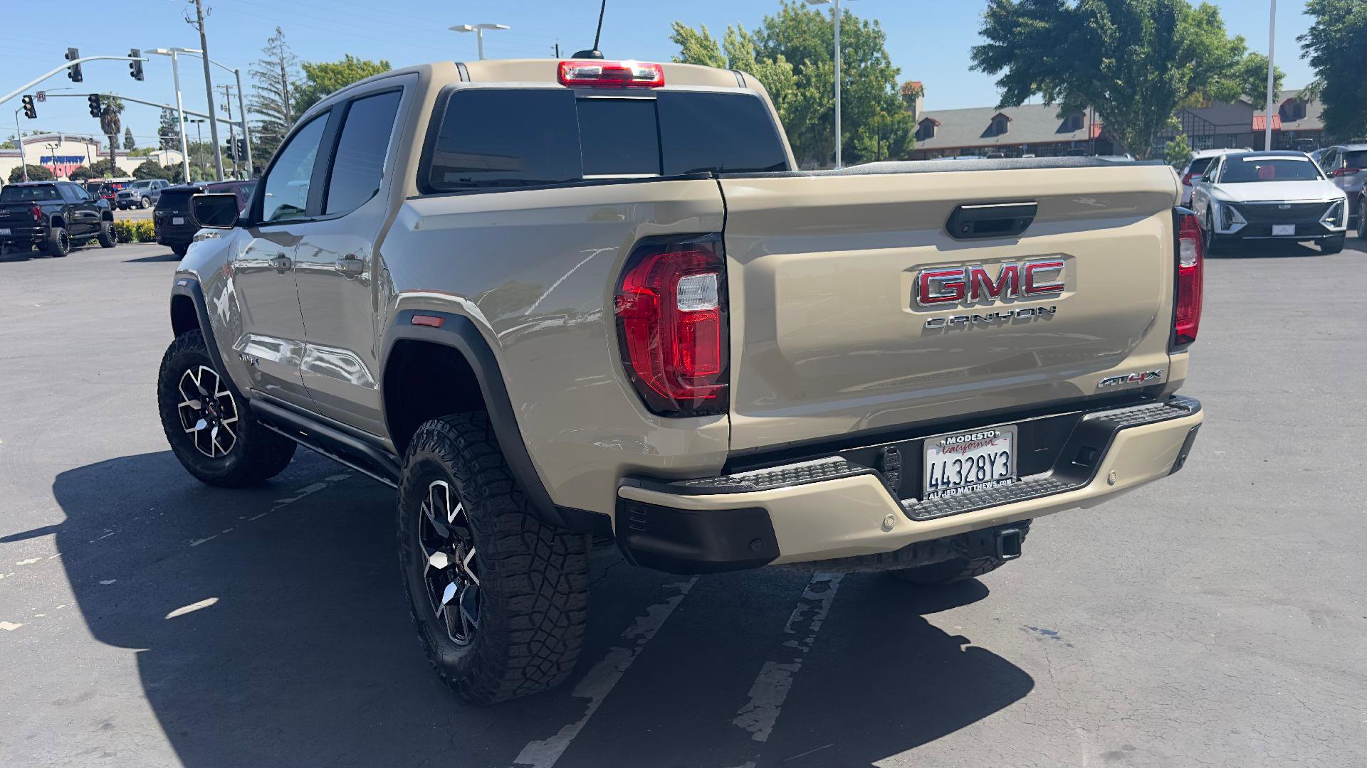 Used 2023 GMC Canyon AT4X AWD/4WD image 6