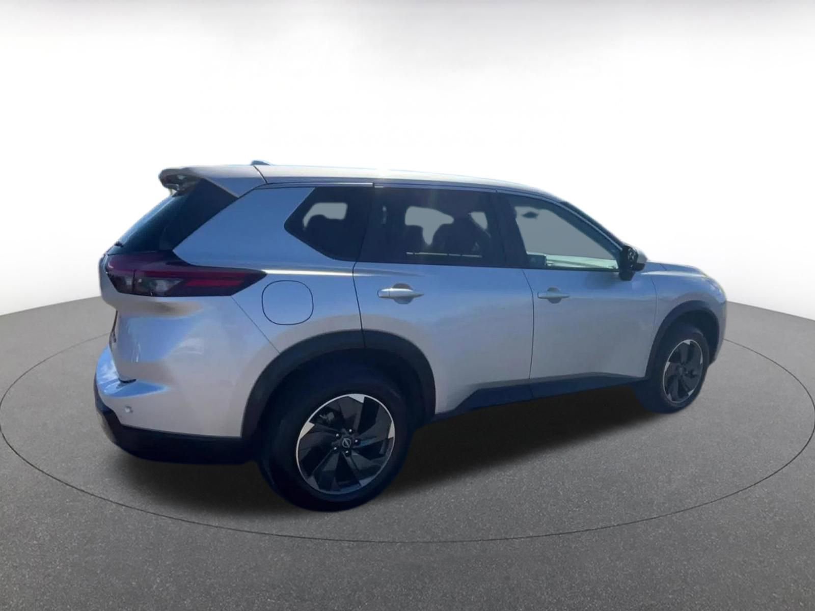 Used 2024 Nissan Rogue SV image 15