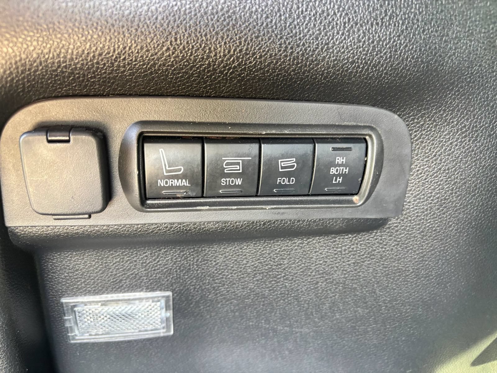 Used 2016 Ford Explorer Platinum AWD/4WD image 18