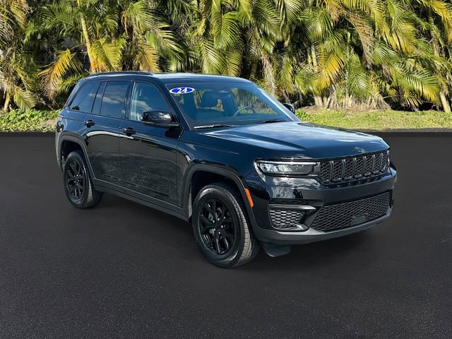 Used 2024 Jeep Grand Cherokee Altitude RWD image 2