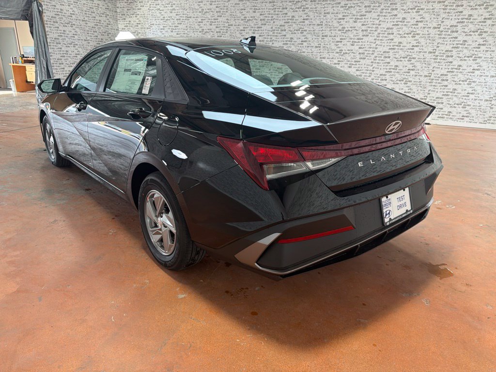 New 2026 Hyundai Elantra SE FWD image 5