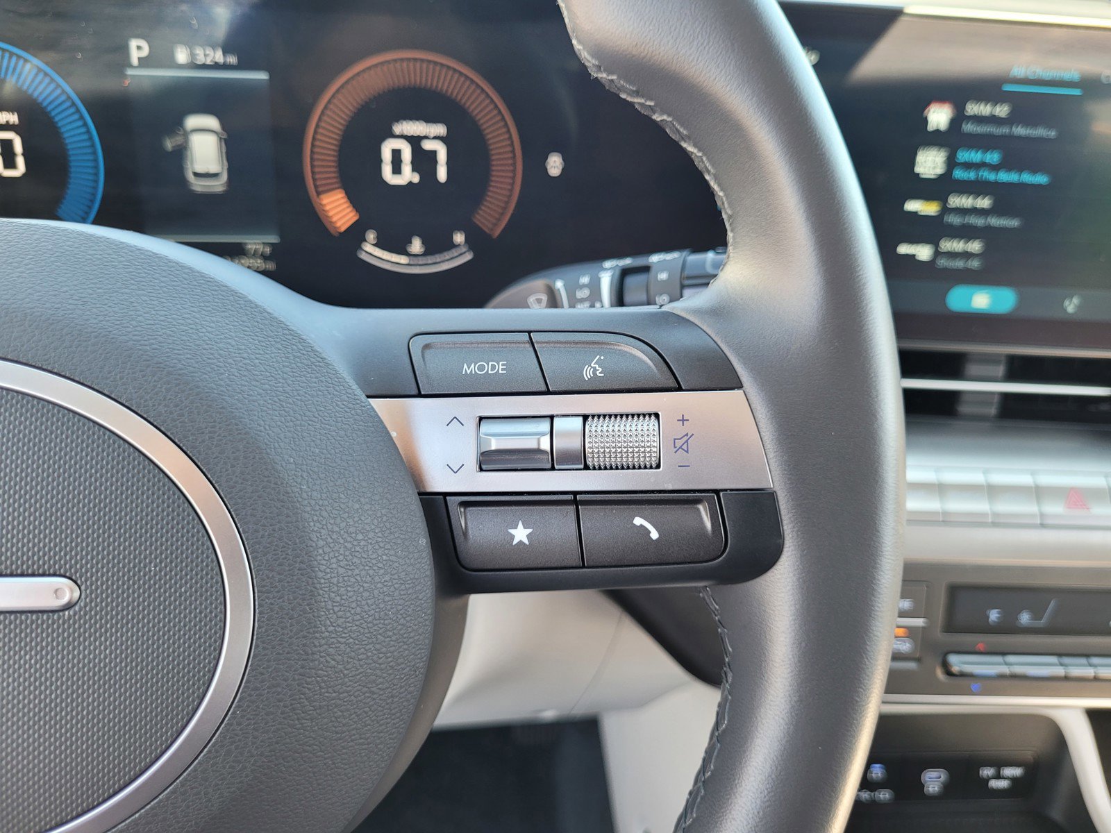 Used 2025 Hyundai Kona SEL FWD image 23