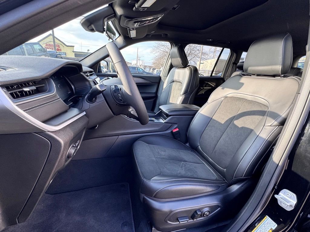 New 2025 Jeep Grand Cherokee Altitude AWD/4WD image 13