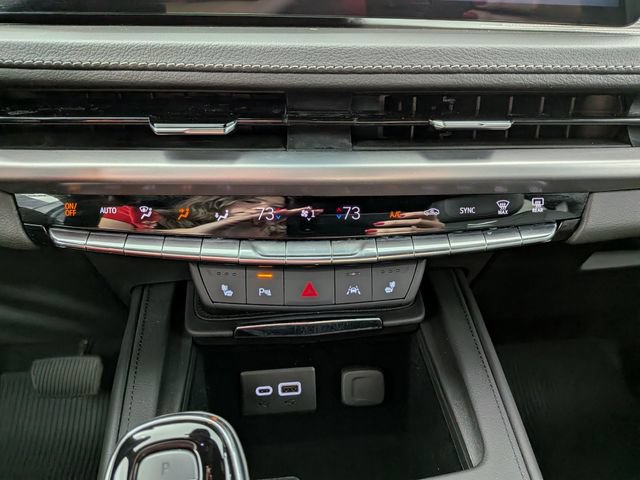Certified 2024 Cadillac XT4 Premium Luxury w/ Cold Weather Package AWD/4WD image 21