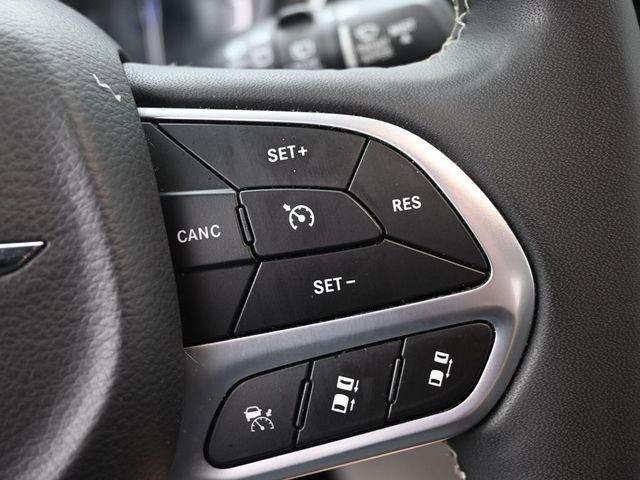 Used 2023 Chrysler Pacifica Touring-L image 16