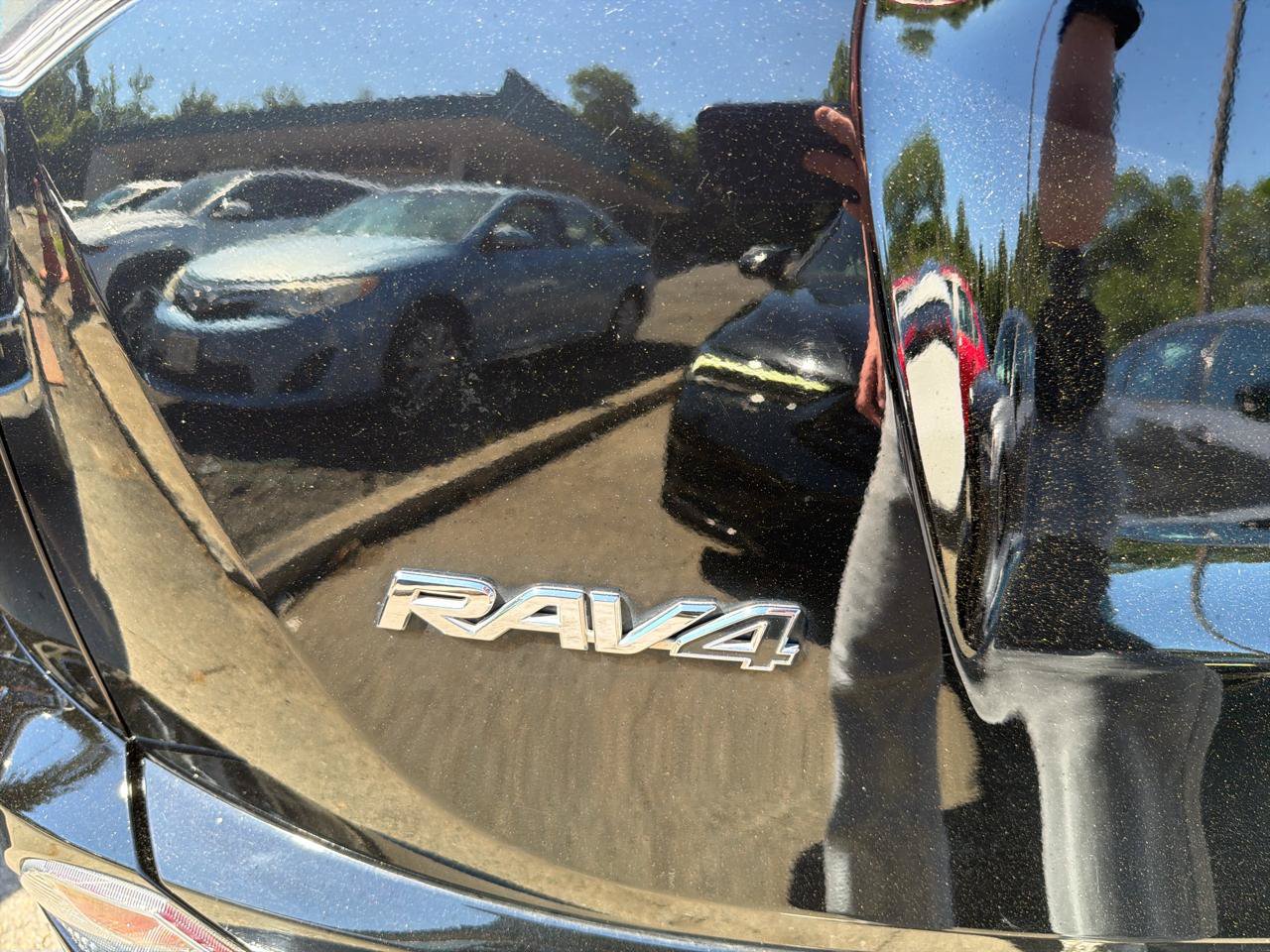 Used 2018 Toyota RAV4 XLE w/ Plus Extra Value Package AWD/4WD image 9