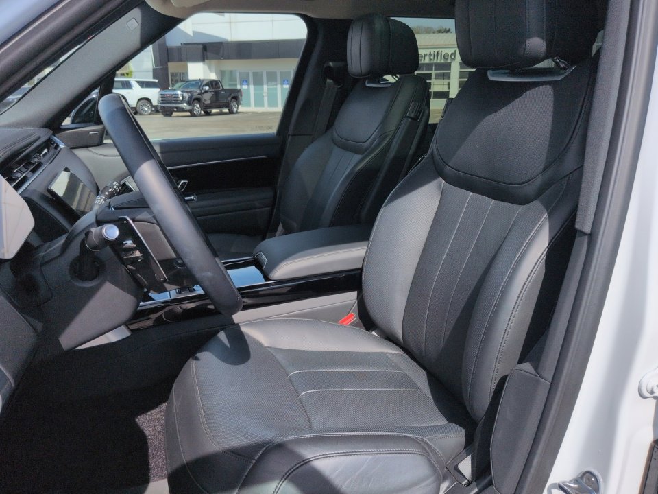 Certified 2025 Land Rover Range Rover Long Wheelbase SE AWD/4WD image 28