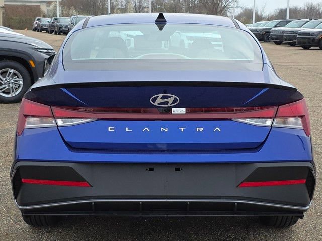 Certified 2025 Hyundai Elantra Sport image 24