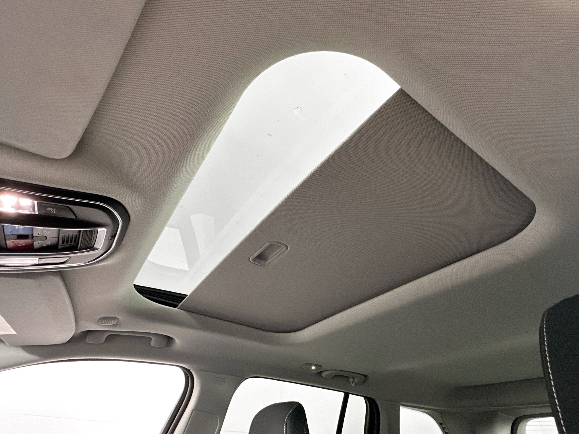 Used 2024 Jeep Grand Cherokee Laredo X image 20