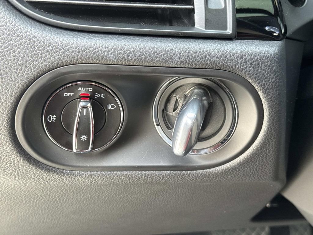 Certified 2025 Porsche Macan S image 23