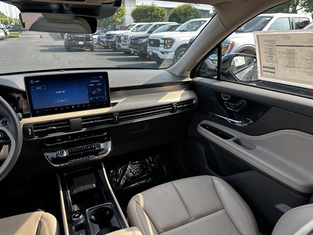 Certified 2024 Lincoln Corsair AWD w/ Equipment Group 101A image 17