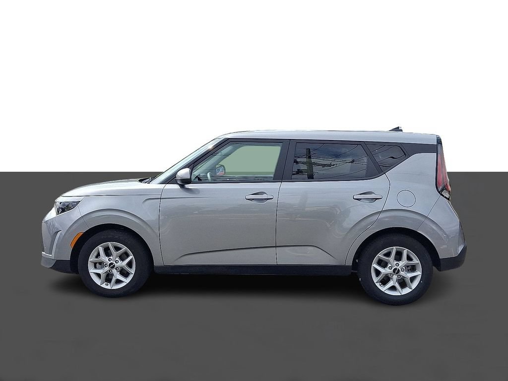 Used 2025 Kia Soul LX w/ LX Technology Package FWD image 4