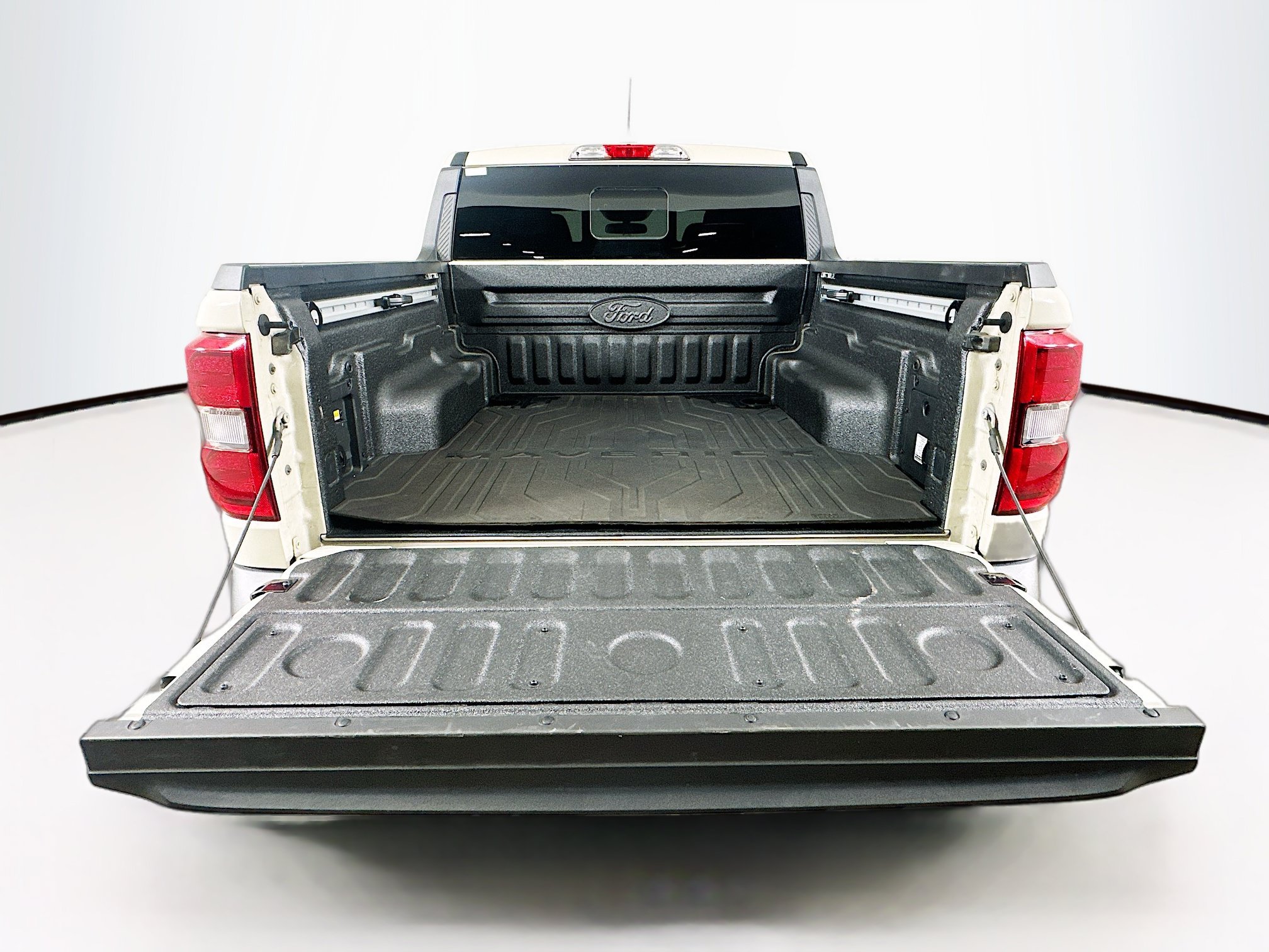 Used 2024 Ford Maverick Lariat w/ Black Appearance Package FWD image 29