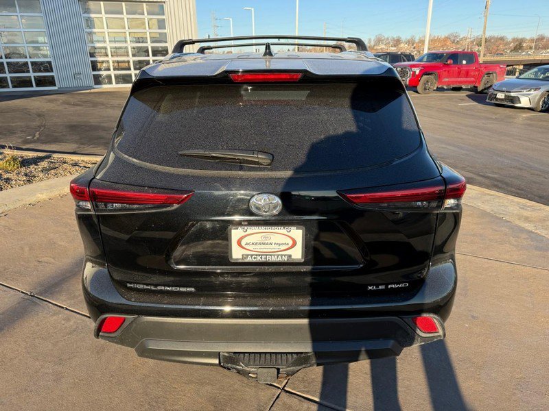 Certified 2023 Toyota Highlander XLE image 8