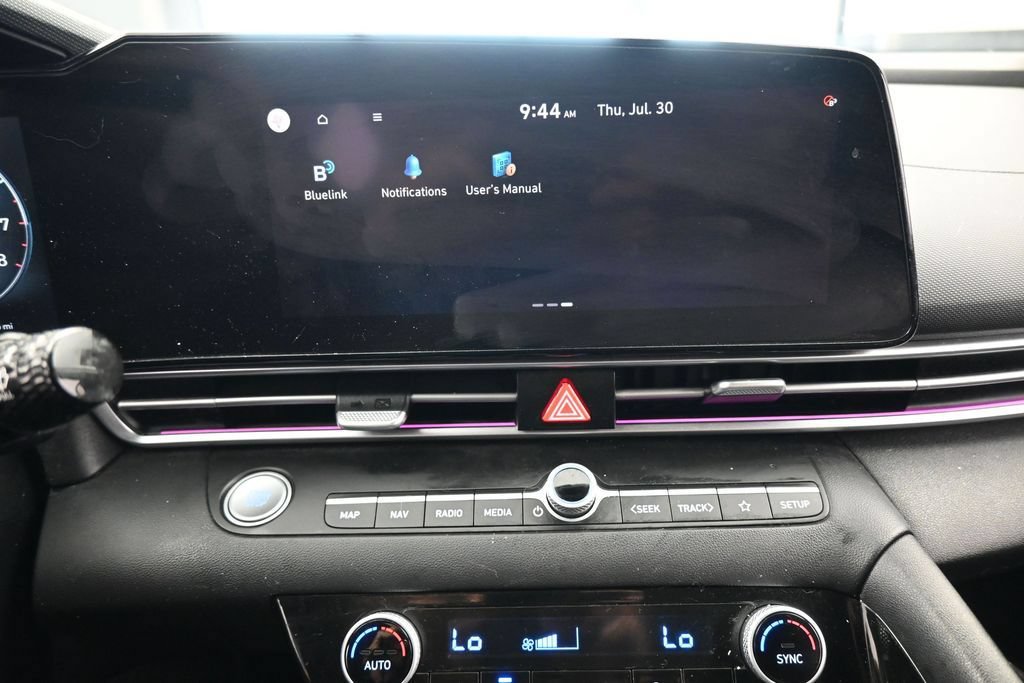 Used 2022 Hyundai Elantra Limited FWD image 25