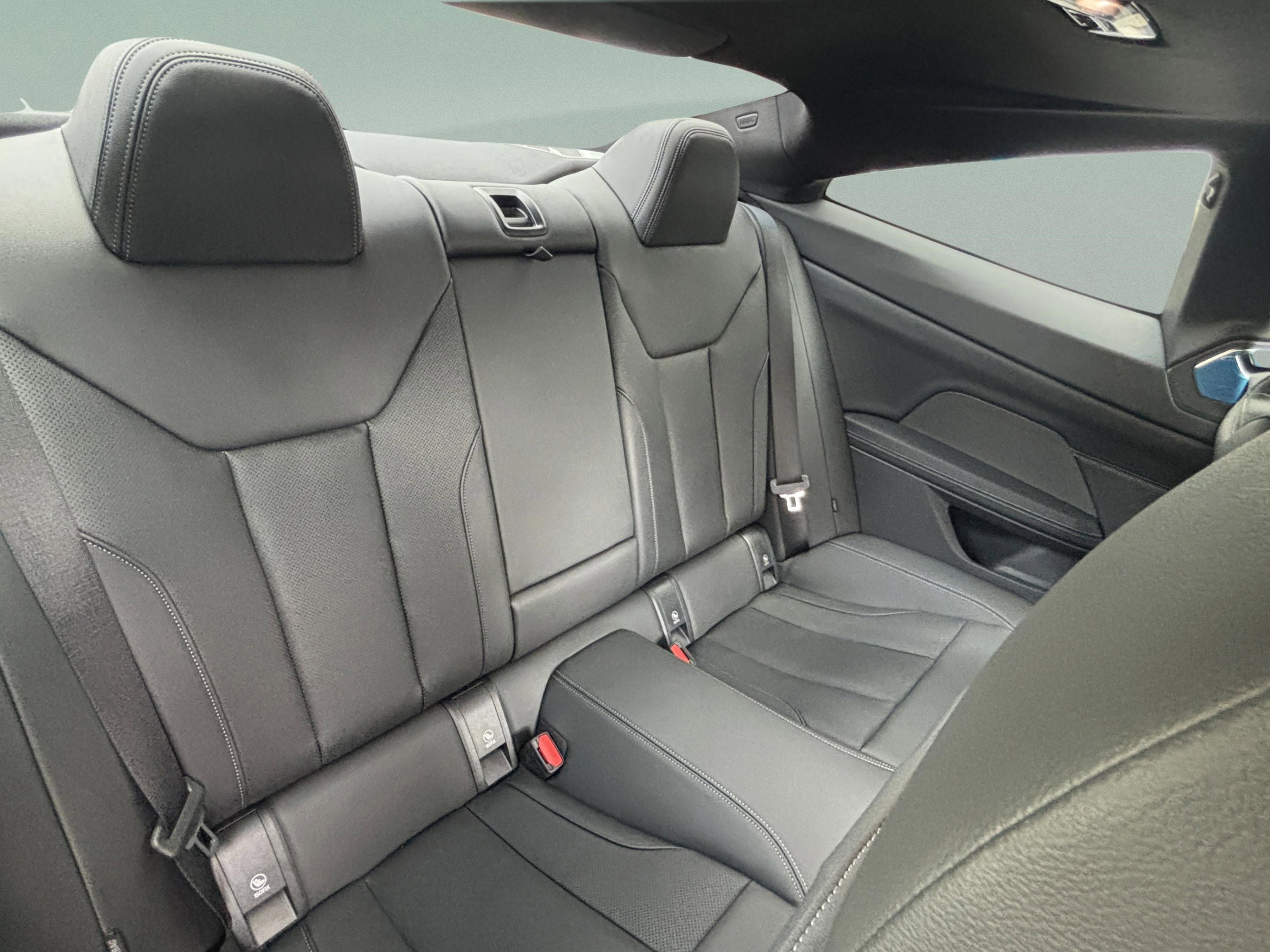 Used 2026 BMW 430i Coupe w/ M Sport Package image 28