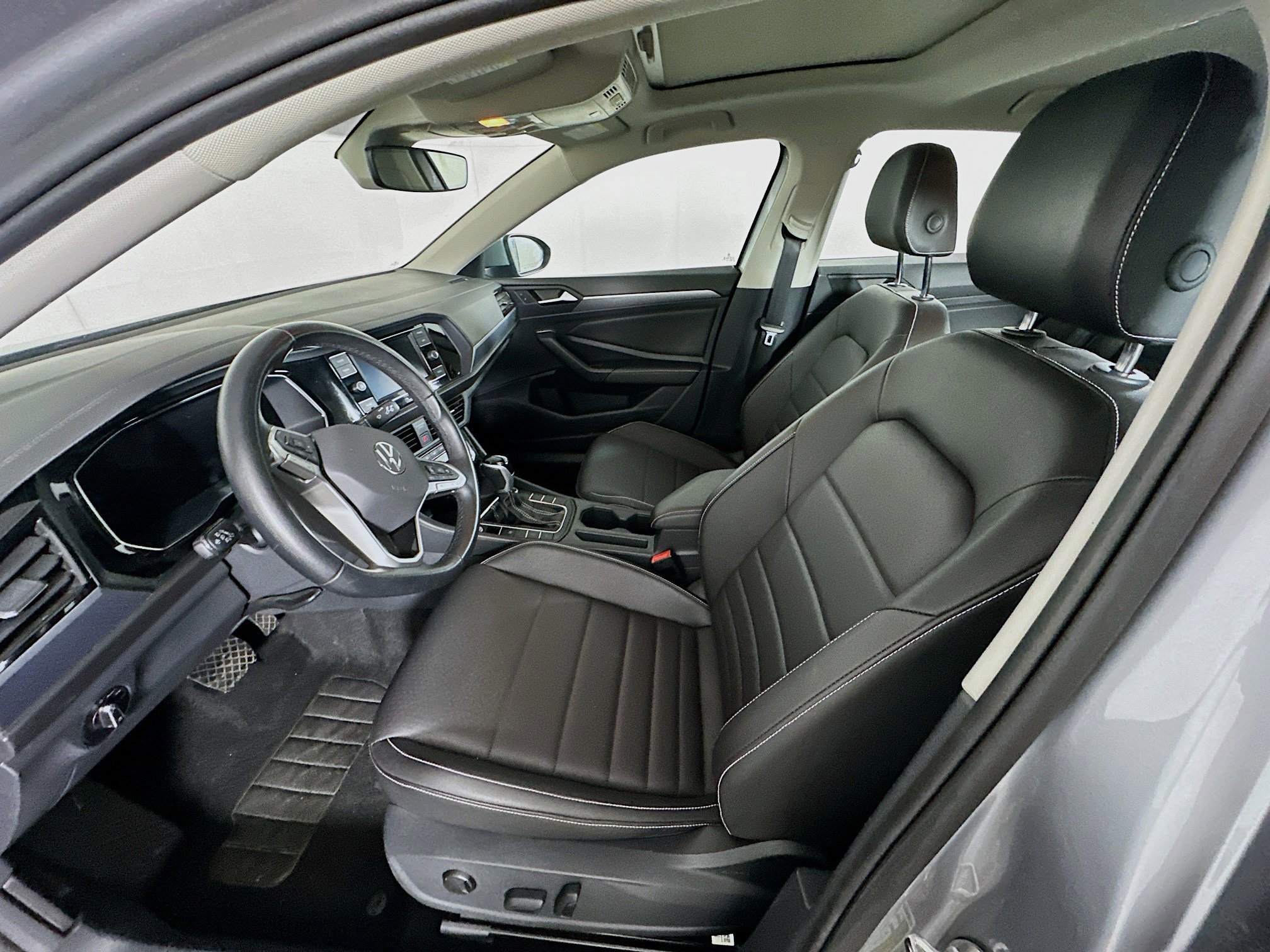 Used 2024 Volkswagen Jetta SE image 13