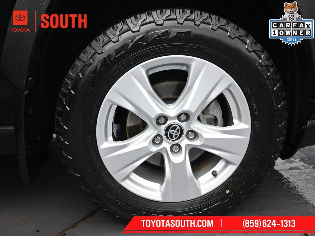 Used 2021 Toyota RAV4 XLE w/ Convenience Package image 29