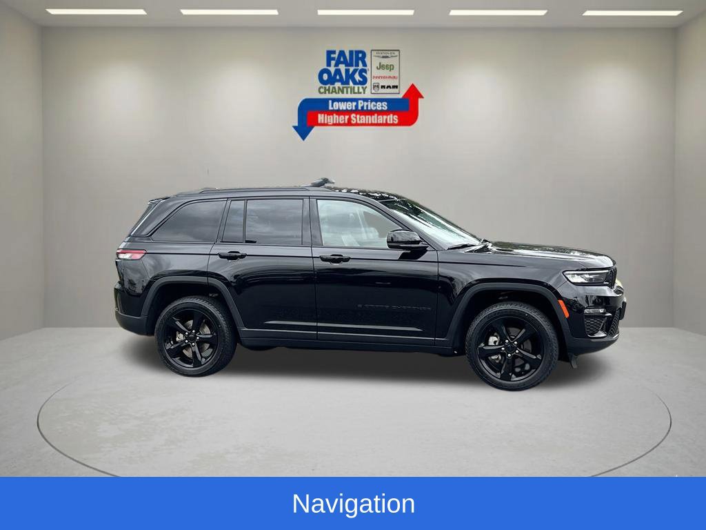 Used 2023 Jeep Grand Cherokee Limited w/ Black Appearance Package AWD/4WD image 6